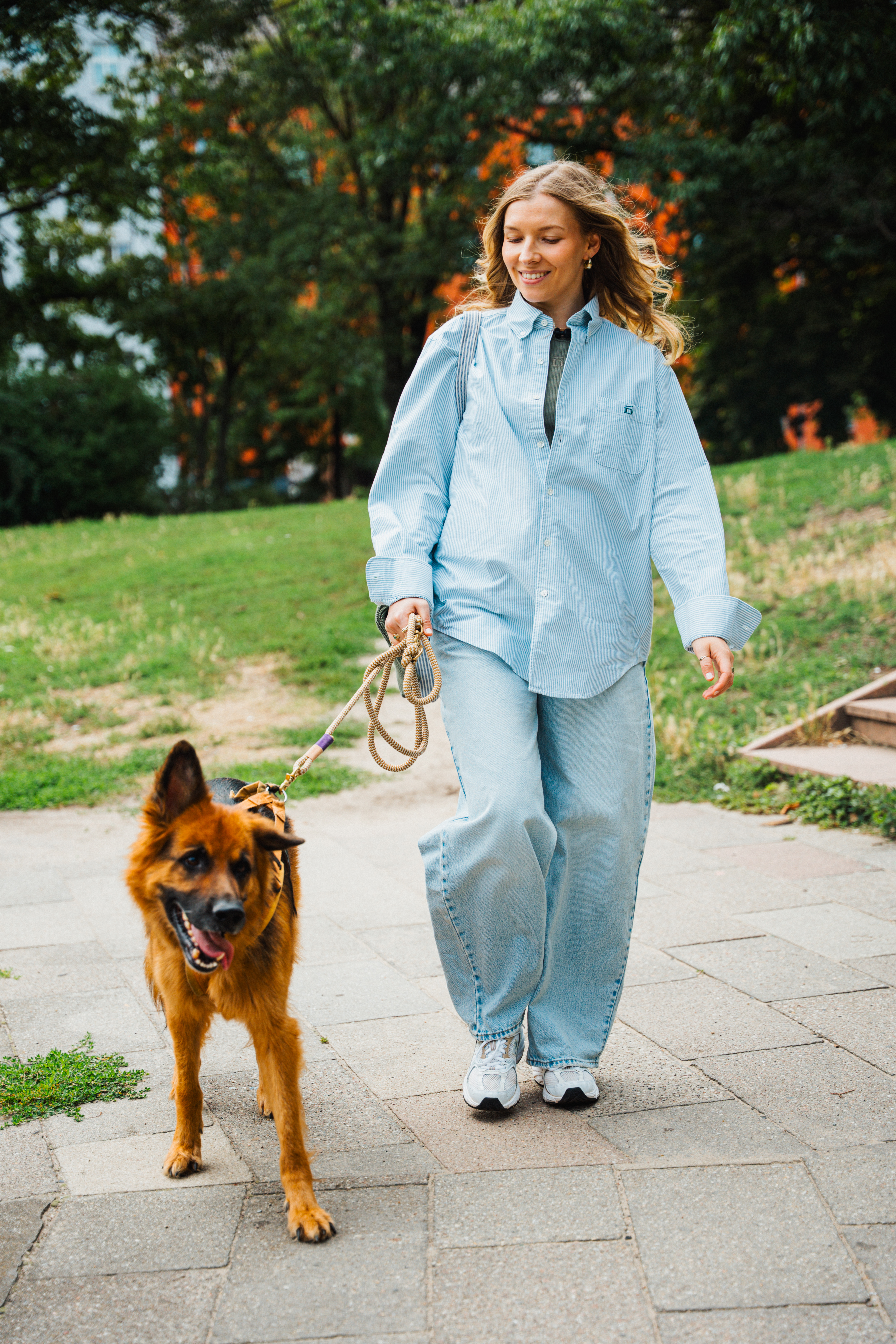 Annabella mit ihrem Hund